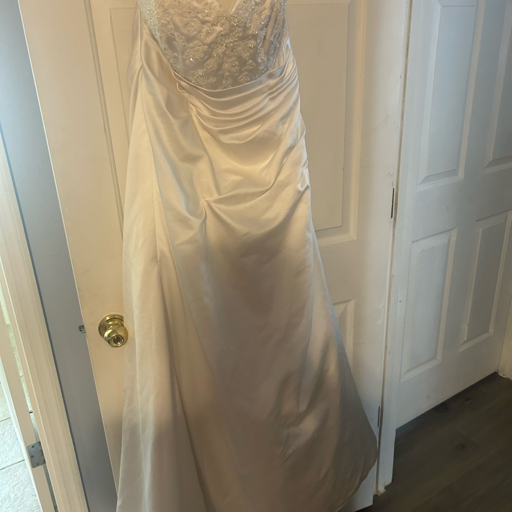 Elegant Ivory Strapless Gown
